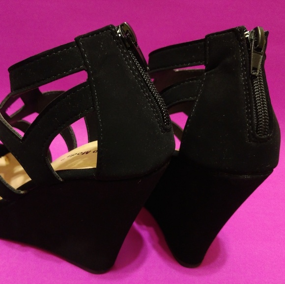 Black Open Toe Ankle Suede Strappy Wedges - Picture 8 of 8